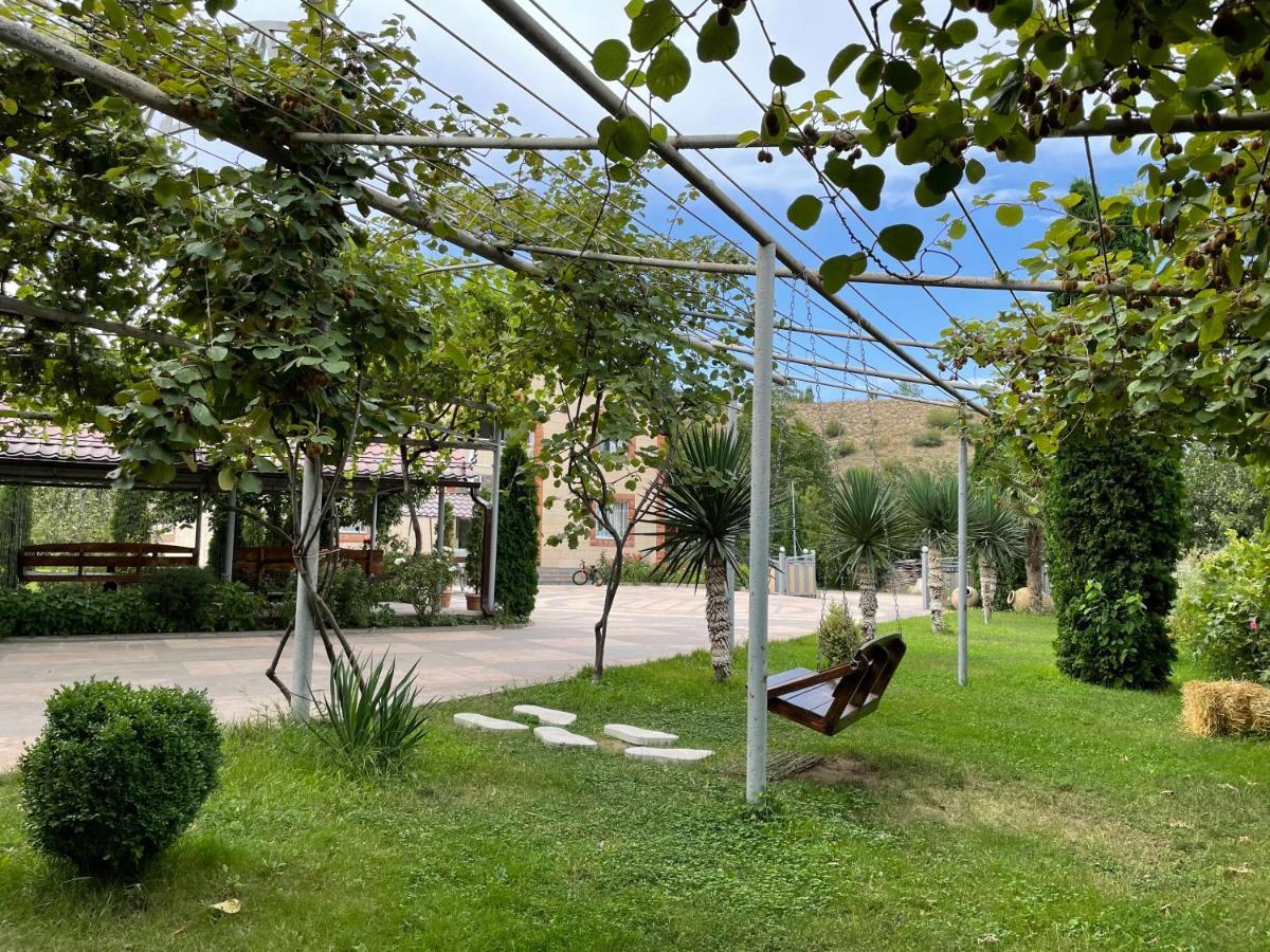 Kamar Hotel Ijevan Exterior foto